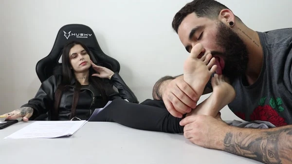 Worship My Feet On The Table with Emily Foxx HD [Nice Legs, Extreme Foot] (2023 | Mp4)