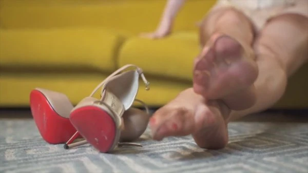 Sandals and stockings on ballet feet with Ellie Mouse HD [Nice Legs, Extreme Foot] (2023 | Mp4)