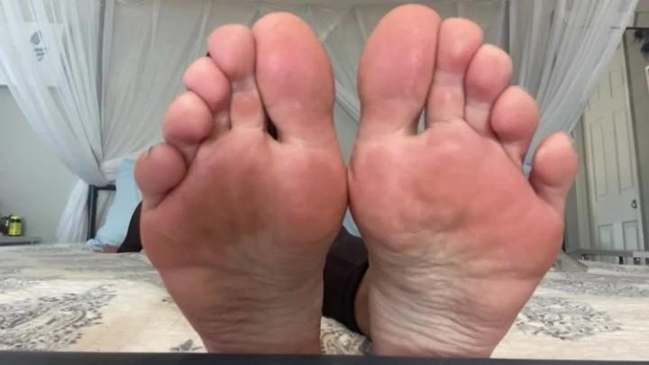 Trained To Worship Smelly Feet with Ivory HD [Bratty Foot, Extreme Feet] (2023 | Mp4)