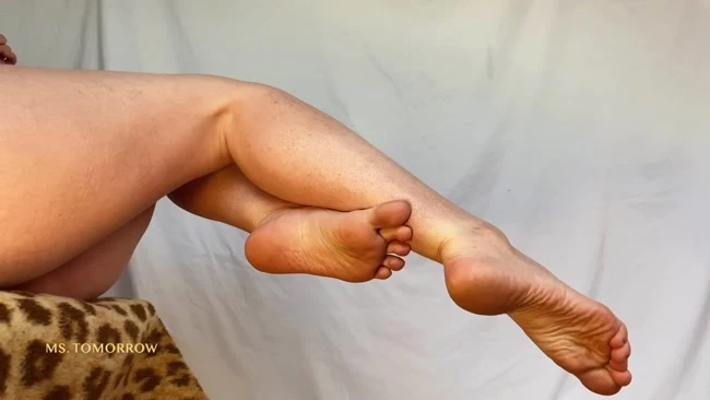 Her Foot Wrinkles with DommeTomorrow HD [Dirty Wut, Extreme Legs] (2023 | Mp4)