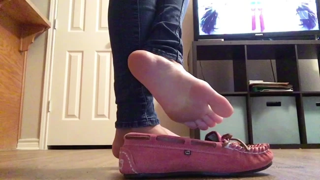 Pink Moccasin Shoe Play Wrinkled Soles with Natalie Fox HD [Legs Sperm, Cum Foot] (2023 | Mp4)