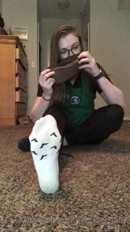 Ever wondered what a baristas shoes socks smell with freckled feet HD [Rare Foot, New Foot] (2023 | Mp4)