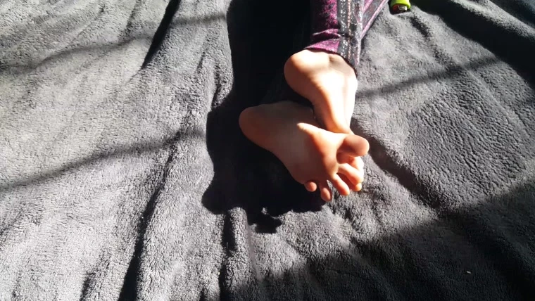 UHD 4k Natural hippy toes with Sativa Skies HD [Footjob Virgin, Hot Leg] (2023 | Mp4)