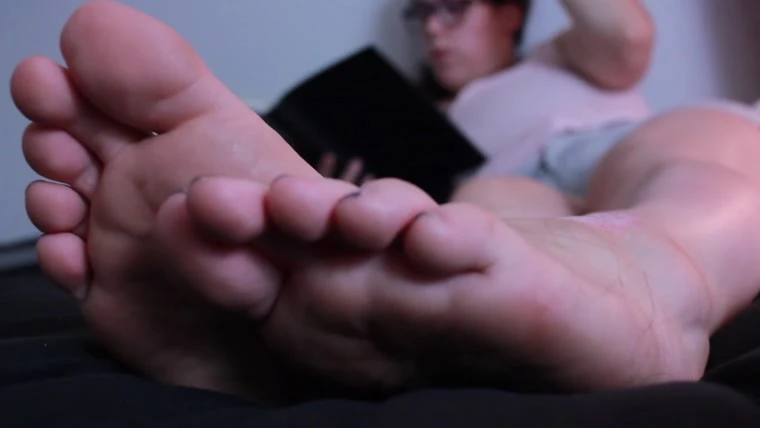 Lana's Stinky Dirty Feet Ignore with Lana's Domination HD [Bratty Foot, Extreme Feet] (2023 | Mp4)