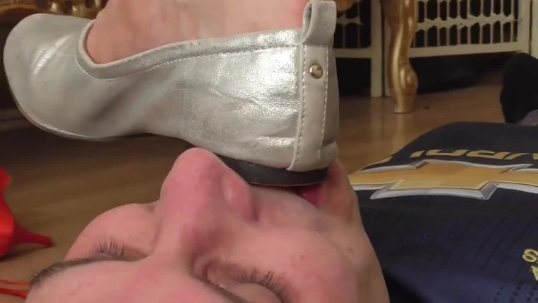 Shoe Sniffer Caught In The Act Face Trample Part 1 with Mistress Eris HD [Amatari Foot, Long legs] (2023 | Mp4)