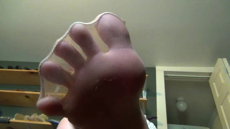 Piper Stocking dangles and Spreads with Sweet Southern Feet HD [Bratty Foot, Extreme Feet] (2023 | Mp4)