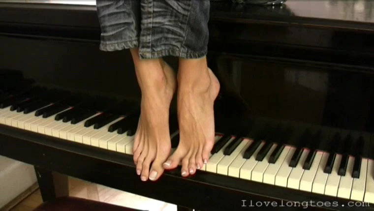 Long toes playing grand piano with Long toes playing grand piano HD [Forced Handjobs, Footjob Addict] (2023 | Mp4)