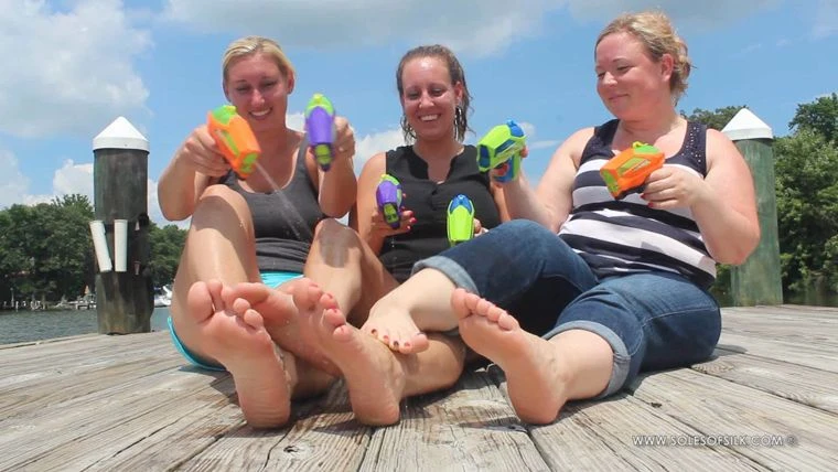 6 Squirt Guns and 30 Toes with Mindee, Reese, Rein HD [Bratty Foot, Extreme Feet] (2023 | Mp4)