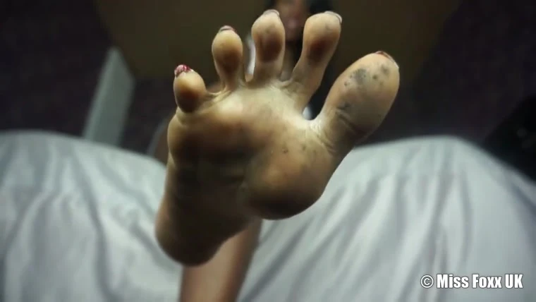 Dirty Feet Footstool with Foxx UK HD [Tickling Feet, Bobs Footjobs] (2023 | Mp4)